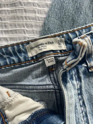 Abercrombie Skinny High-Rise Curve Love Jeans thumbnail 2