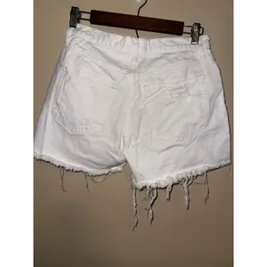Free People We The Free Makai White Distressed Cut Off Denim‎ Shorts Size 27 thumbnail 3