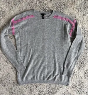 Aqua Bloomingdales Light Gray 100% Cashmere Sweater with Pink Accents Size Small thumbnail 1