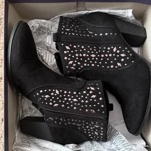 JENNIFER LOPEZ Black Suede Ankle Boots with Pink Stud Detail - Women's 8.5 thumbnail 1