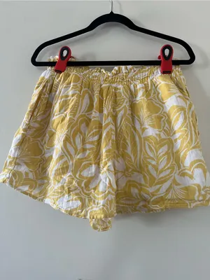 Old Navy Yellow White Tropical Floral Skort Small 100% Cotton Coastal Resort thumbnail 4