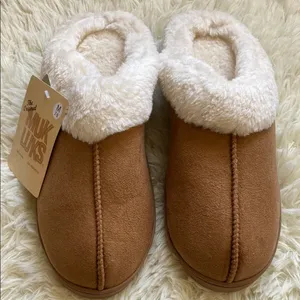 Muk Luks Tan Slippers with White Fleece thumbnail 5