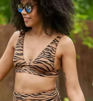 Aerie Tiger Print Triangle Bikini Top Tan Black Tie Back Size‎ Medium NWT thumbnail 1