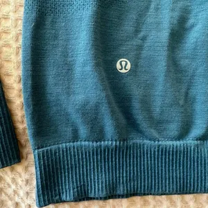 Lululemon Keep The Heat Thermal Long Sleeve in Petrol Blue Size 6 thumbnail 6