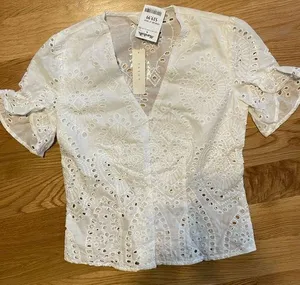 Adiva Eyelet White Buttoned Down Blouse thumbnail 1