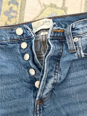 Women’s jeans thumbnail 2