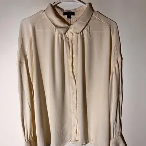J. Crew Cream Button-Down Blouse – Size Medium thumbnail 6