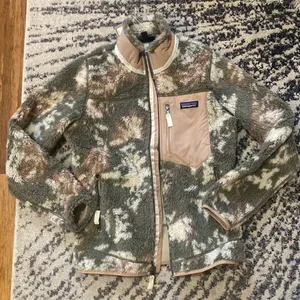 Patagonia W's Classic Retro-X® Jacket Garden Green size S thumbnail 2