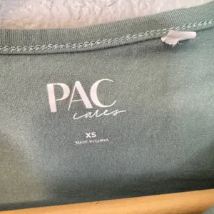 PAC Cares Long Sleeve Cutout Cropped Top Sage‎ Green Size XS thumbnail 4