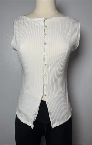 Abercrombie & Fitch White Ribbed Button-Front top thumbnail 1
