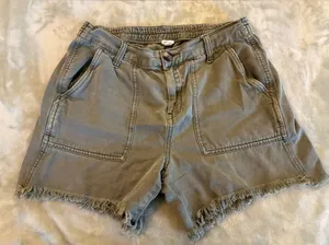 Aerie Brand Casual Frayed Hem Women's Shorts - Olive Size Small thumbnail 1
