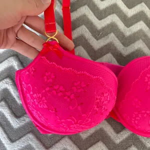 Victoria’s Secret Very Sexy Padded Demi Bra NWT thumbnail 4