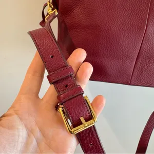 Isaac Mizrahi Bridgehampton Burgundy Cognac Leather Tote‎ Messenger Turnlock Bag thumbnail 10