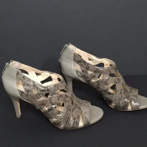 Calvin Klein Gray Python embossed heels thumbnail 3