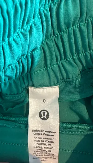 Lululemon Hotty Hot 2.5" Shorts thumbnail 3