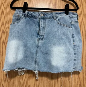 Amazon Eleven Light Wash Denim Mini Skort – Size XL thumbnail 1
