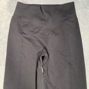 PINK Victoria's Secret Black Leggings medium/short thumbnail 2