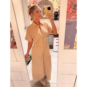 EXQUISE The Tobie Button-Front Cropped Pleated Jumpsuit in Natural Size Medium thumbnail 5