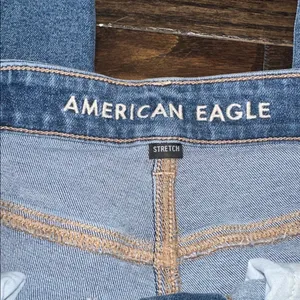 American Eagle Outfitters Classic MOM Jeans size 4 thumbnail 4
