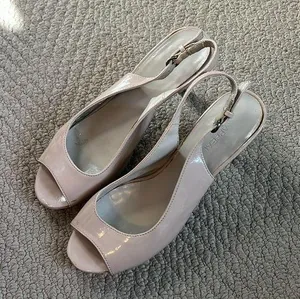 Tan heels size 7 fair condition thumbnail 1