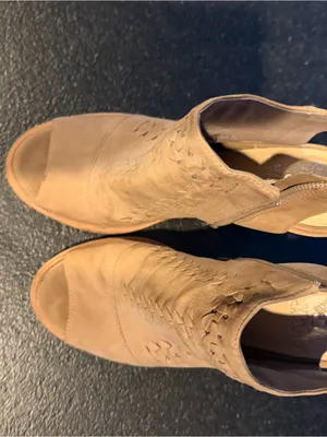 Vince Camuto Katri Woven Booties! Women’s 8! Perfect condition! thumbnail 4
