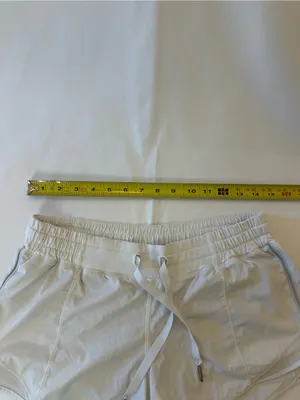 Lululemon Hotty Hot High-Rise Lined Shorts 2.5 White Size 6 LW7AHRT P60218 thumbnail 3
