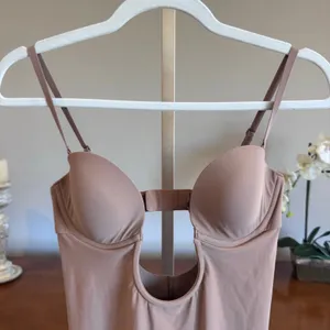 SKIMS Deep Plunge Shapewear Mid Thigh Bodysuit Clay Medium NWOT thumbnail 4