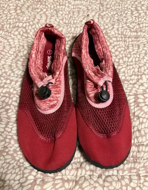 Maroon Six Flags brand water shoes with mesh top, drawstring closure size 7 thumbnail 1