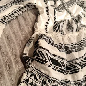Elan Geometric Print Babydoll Mini Dress White Black Boho Tiered Bell‎ Sleeve L thumbnail 5