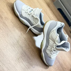 Nike Air Jordan 11 Retro Cement Grey Mens Size 9.5 US Sneakers Shoes thumbnail 5