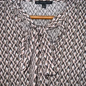 Adrianna Papell Tan Geo Print Stretch Knit Retro Ruffle Sleeve Tie Neck Blouse S thumbnail 3