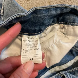 Boutique Light Blue Denim Wash Distressed Cut Off Jean Shorts XL thumbnail 3