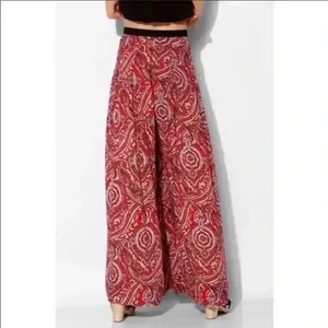 UO Staring At Stars Women’s Lightweight‎ Red Paisley Wide Leg Boho Pants Size 2 thumbnail 2