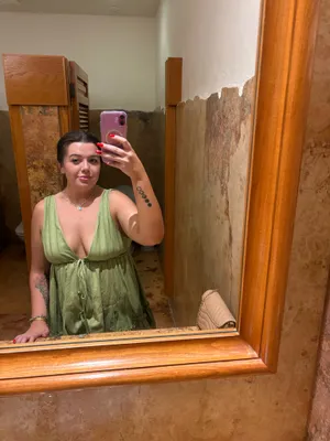 Green dress Size L thumbnail 2