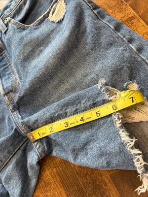 LEVI'S High-Rise Distressed Button-Fly Denim Midi Shorts 27 Classic Casual thumbnail 12
