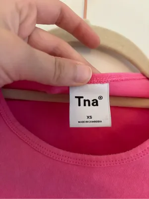 Aritzia TNA pink cropped top thumbnail 2