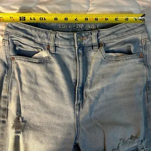 American Eagle Jeans Size 6 Regular Inseam 27 inches Mom Straight Stretch thumbnail 4
