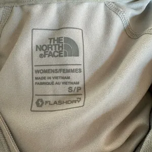 The North Face long‎ sleeved 1/4 zip shirt gray size S women’s thumbnail 3