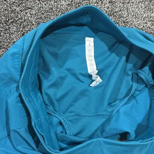 Lululemon shorts thumbnail 4