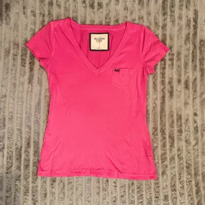 Abercrombie & Fitch‎ Y2K Womens Pink V-Neck Short Sleeve Pocket T-Shirt Size M thumbnail 2