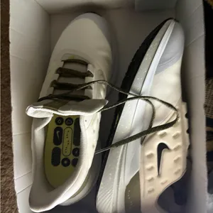 NWOT‎ Nike Air Winflo 9 Shield Women’s size 8 thumbnail 2
