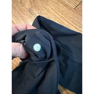 Lululemon black fast and fre 25” crop leggings with pockets size 2 thumbnail 7