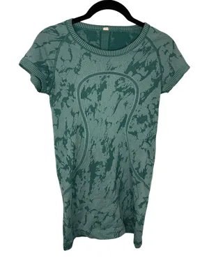 Lululemon Run Swiftly Tech Short Sleeve Shirt Size 4 Green Camo Athleisure thumbnail 1
