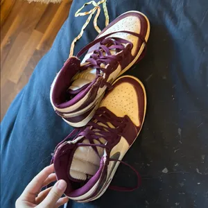 Nike High-Top Sneakers in Burgundy and Cream thumbnail 2