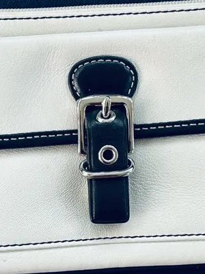 Vintage Y2K Coach Soho Cream Off White Leather Buckle Pocket Wristlet Bag thumbnail 3