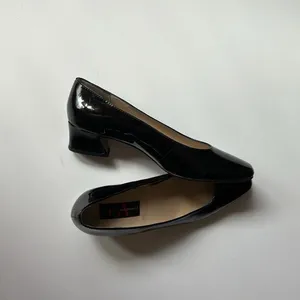 Gloria Vanderbilt Patent Leather heels. Size 7. Worn 3x. Great condition. thumbnail 4