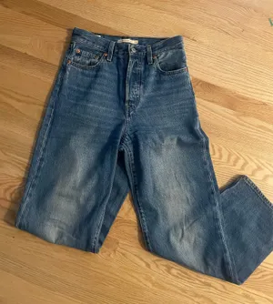 Levi’s Ribcage Ankle Straight Jeans thumbnail 1