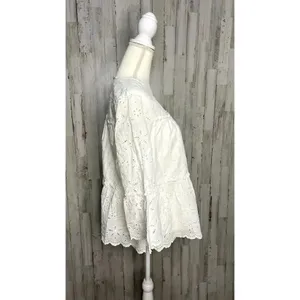 NWT Crown & Ivy Women's‎ Medium White Eyelet Peplum Blouse 3/4 Flare Sleeve thumbnail 2