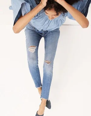 Madewell 9" Mid-Rise Skinny Jeans in Frankie Wash: Torn-Knee Edition thumbnail 3