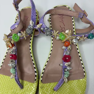 Betsey Johnson Rhianna Sandals Multi Lime Floral Shell Embellished Womens 6.5 thumbnail 2